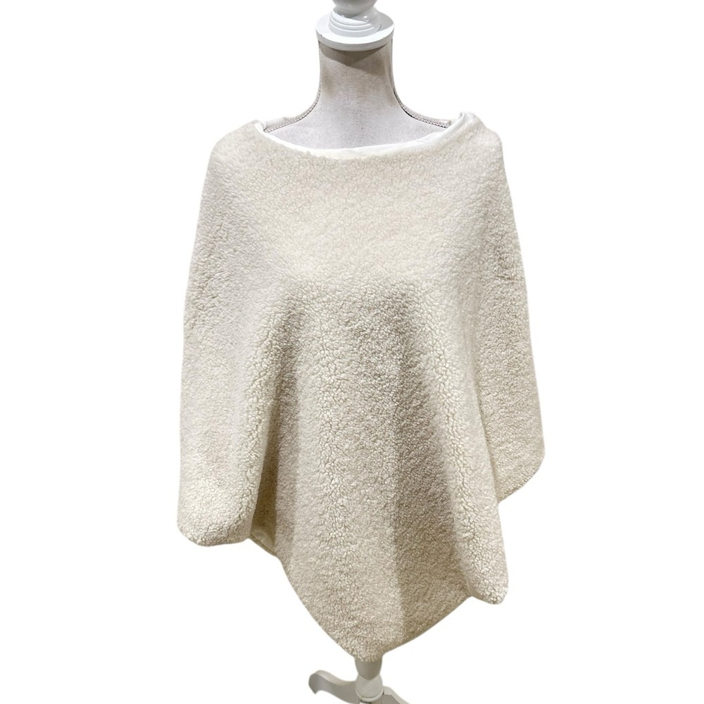 Shiraleah Olsen Chicago ivory/Cream lined Sherpa fleece Poncho size one size